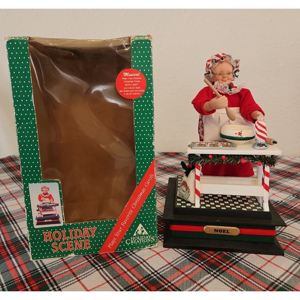 VNTG Holiday Creations Musical Mrs. Santa's Kitchen Figurine Holiday Decor